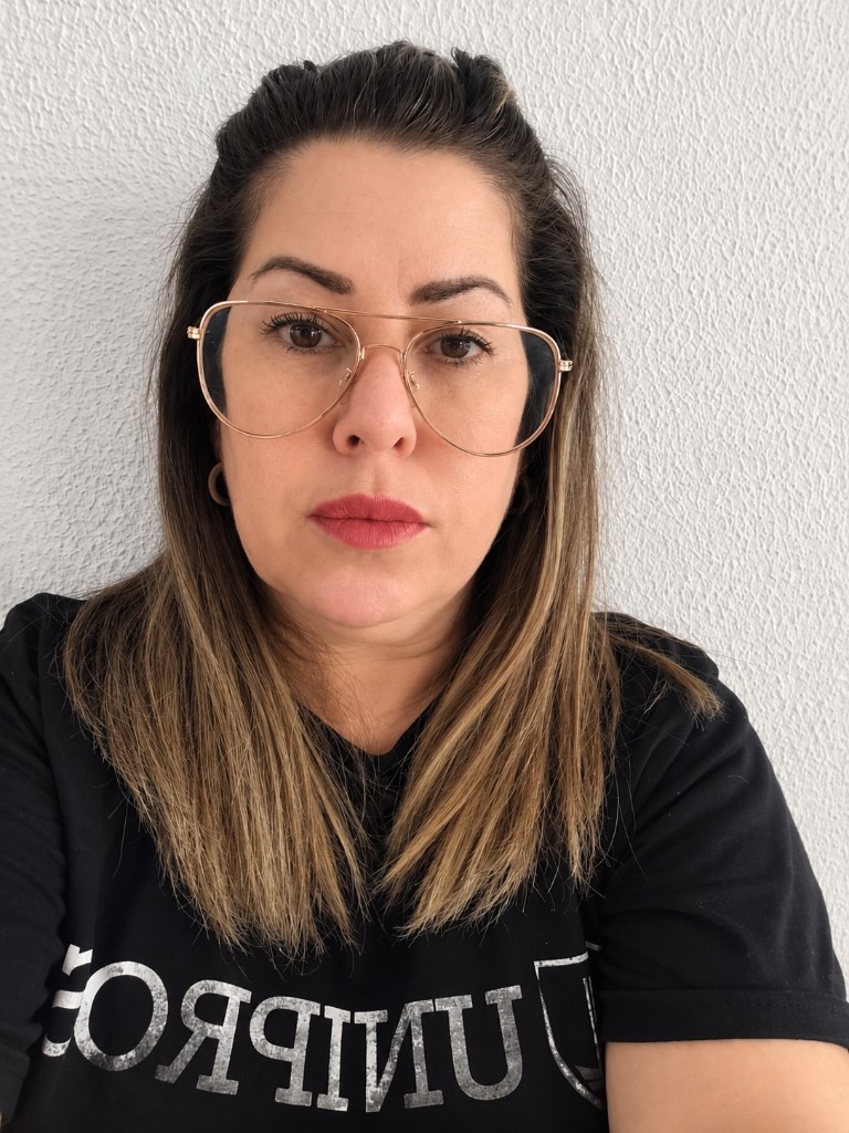 Karine, Supervisora de Secretaria